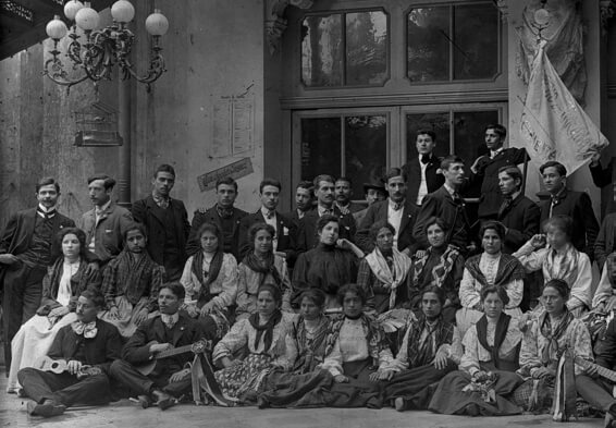 Rancho de tricanas de Coimbra aquando da visita a Lisboa para actuar nas Festas da Cidade, 1906. (Fonte: Arquivo Municipal de Lisboa)